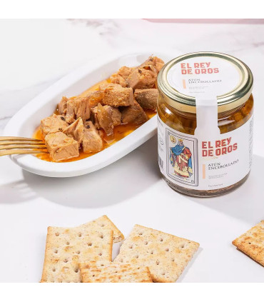 Atún de aleta amarilla encebollado