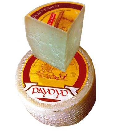 Morceau de fromage de brebis Payoyo endurci romarin